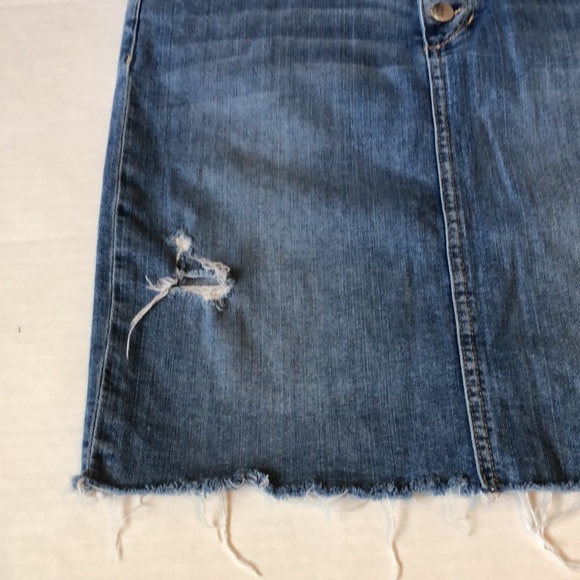 JOE’S JEANS, MELISSA BUTTON FLY DISTRESSED DENIM MINI SKIRT/PREOWNED - Picture 7 of 14